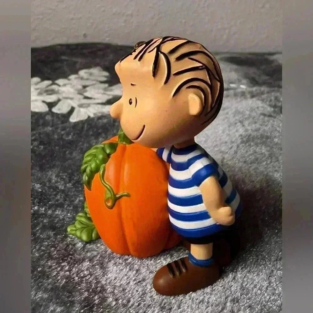 Hallmark NEW “Waiting for the Great Pumpkin” Peanuts All Year Christmas Ornament - Picture 4 of 11